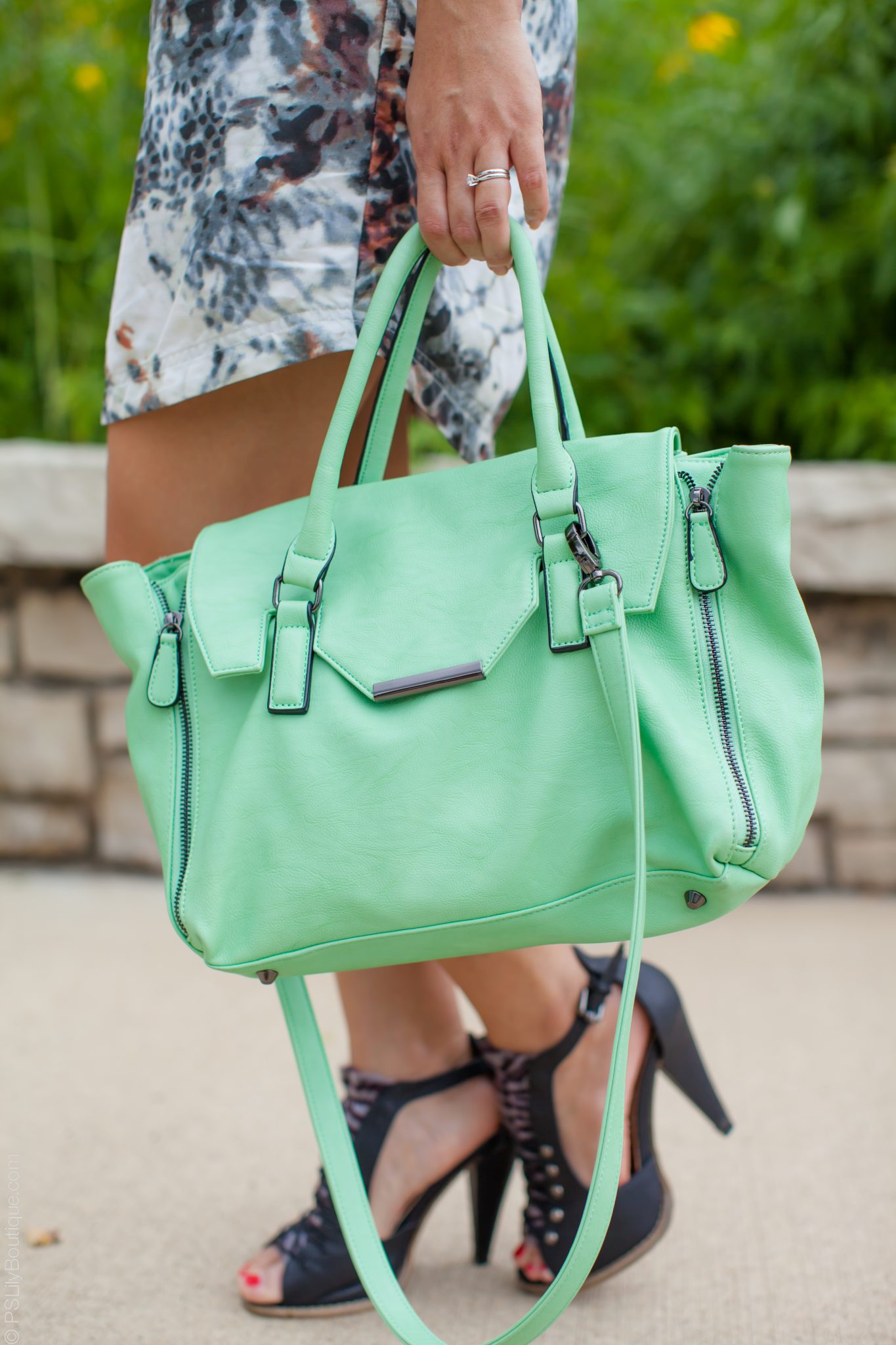 instagram-pslilyboutique-mint-green-nordstrom-expressions-nyc-satchel-shoulder-bag-08