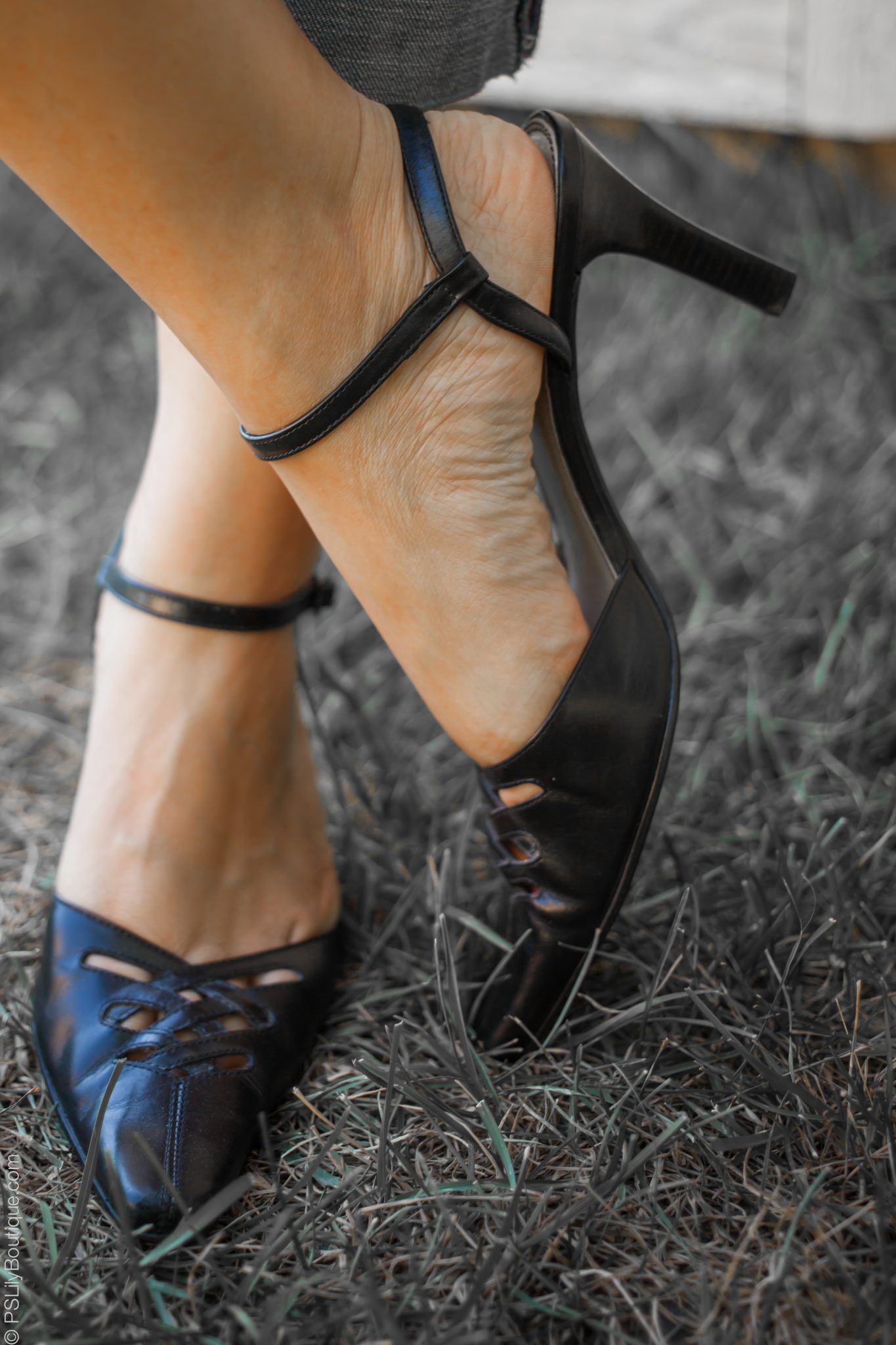pslilyboutique-fashion-blogger-black-unisa-angelina-ankle-strap-heels-073115