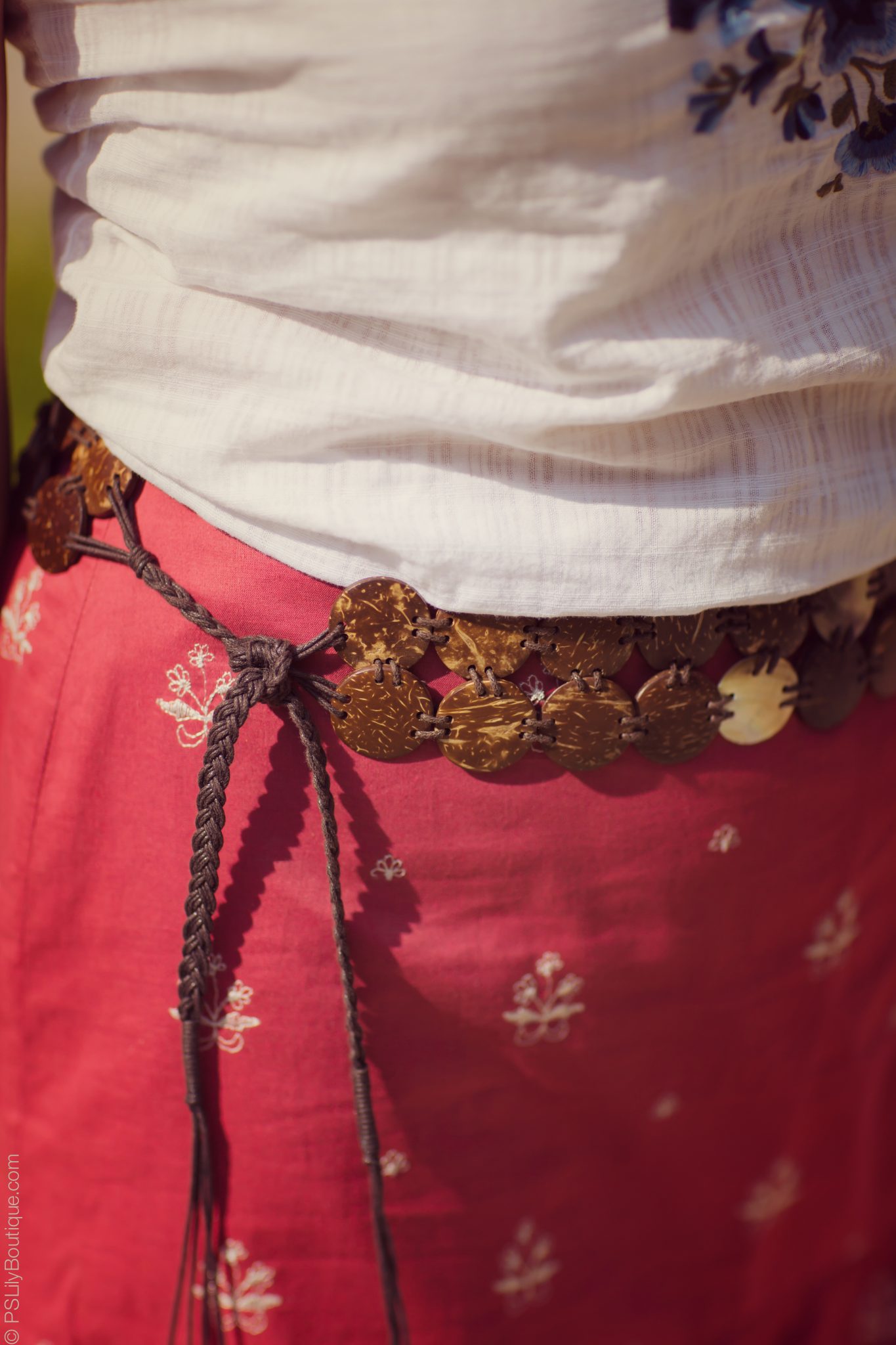 instagram-pslilyboutique-los-angeles-fashion-blogger-vintage-mother-of-pearl-shells-belt