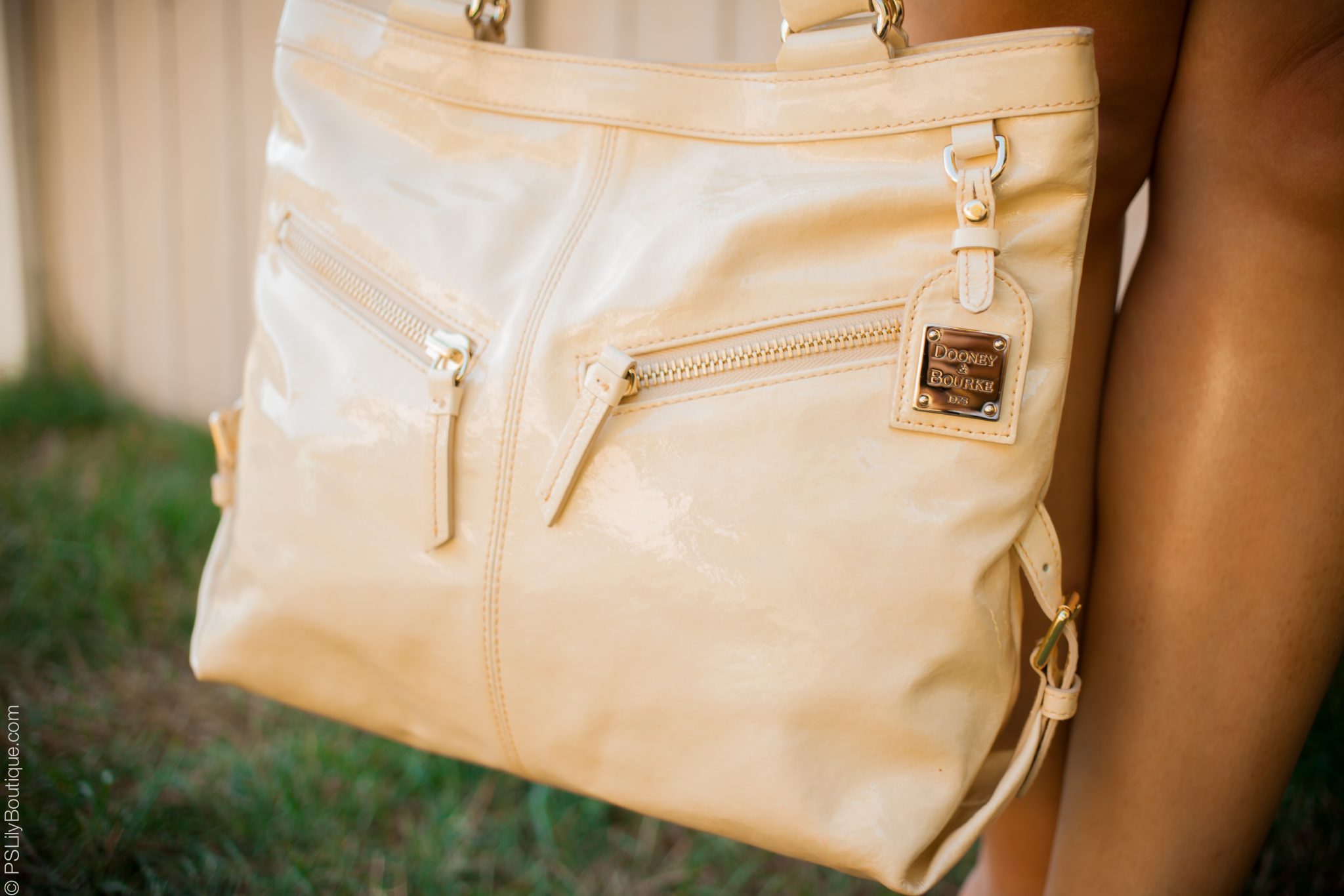 instagram-pslilyboutique-dooney-and-bourke-patent-leather-cream-bag