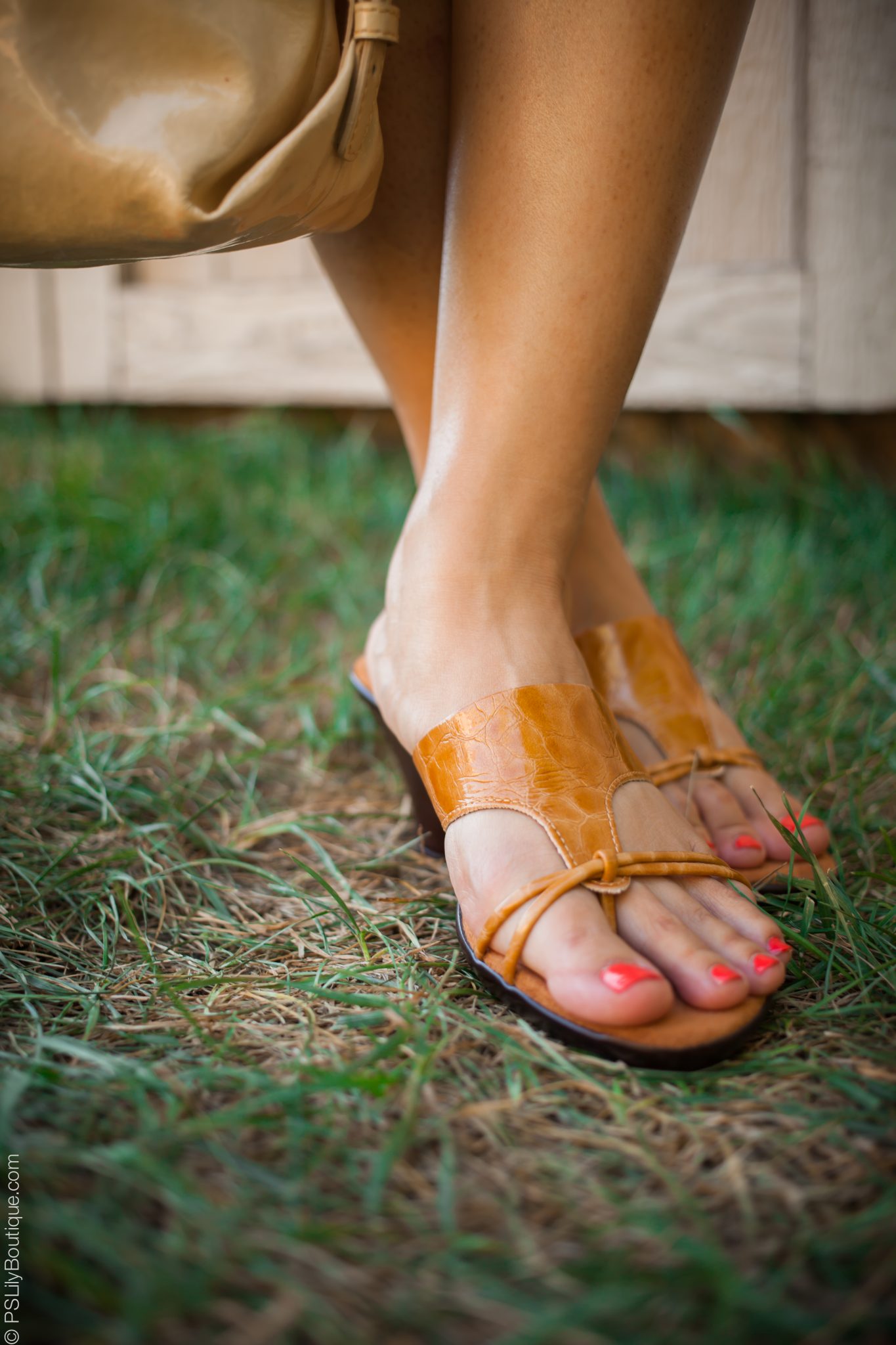 instagram-pslilyboutique-ootd-beige-italian-shoemakers-wedge-sandals