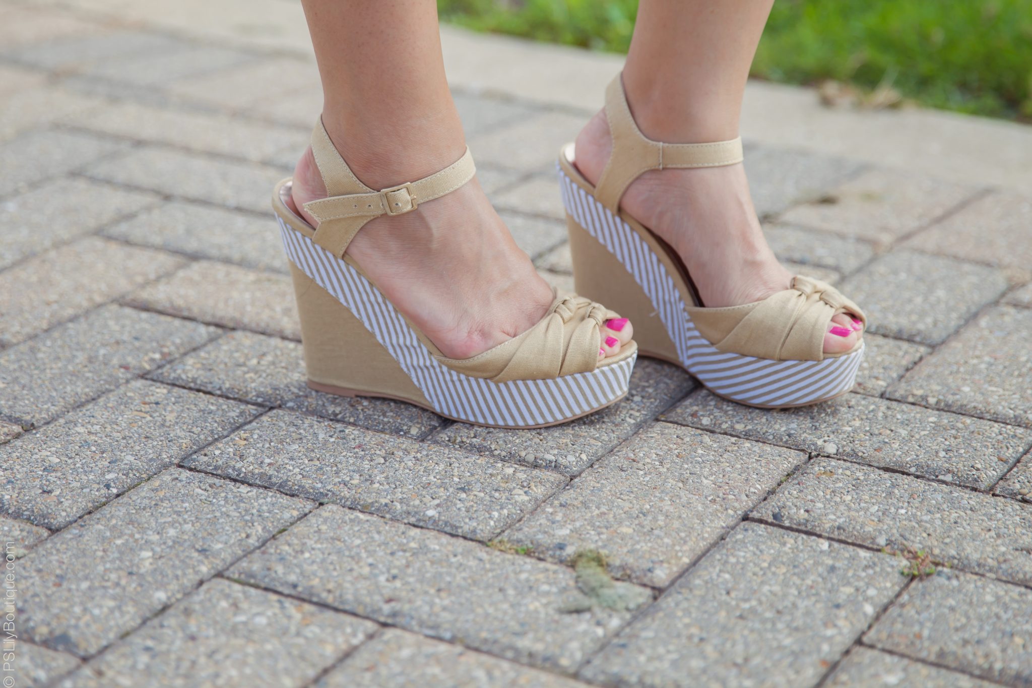 Flower Girl | instagram-pslilyboutique-los-angeles-fashion-blogger-qupid-beige-open-toe-ankle-strap-platform-wedge-high-heel-sandals-04