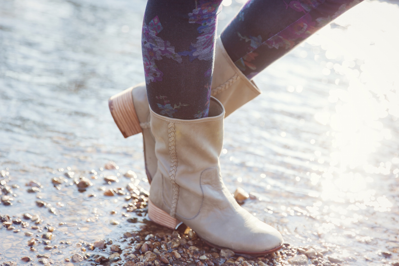 instagram-pslilyboutique-los-angeles-chicago-fashion-blog-bananarepublic-beige-moto-ankle-boots-floral-target-leggings-32616