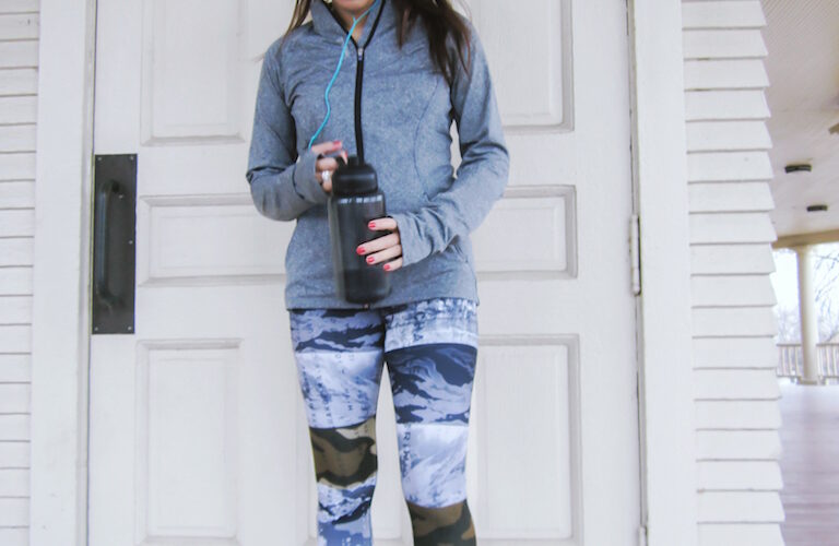 instagram-pslilyboutique-los-angeles-fashion-blogger-pinterest-reebok-gray-green-white-camo-leggings-winter-2017-fitness-outfit-idea-top-fashion-blogs