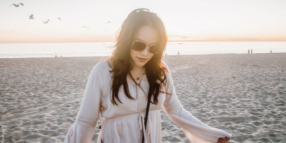 instagram-pslilyboutique-pinterest-Santa-Monica-los-angeles-fashion-blogger-beach-one-fine-day-spring-2019-outfit-idea-lucky-brand-gold-sunglasses-1-29-19-33