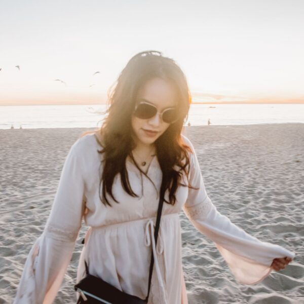 instagram-pslilyboutique-pinterest-Santa-Monica-los-angeles-fashion-blogger-beach-one-fine-day-spring-2019-outfit-idea-lucky-brand-gold-sunglasses-1-29-19-33