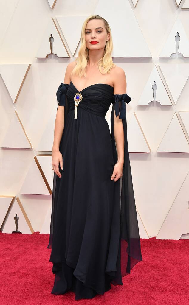 rs_634x1024-200209163845-634-2020-oscars-awards-red-carpet-fashion-margot-robbie-chanel-dress-gown