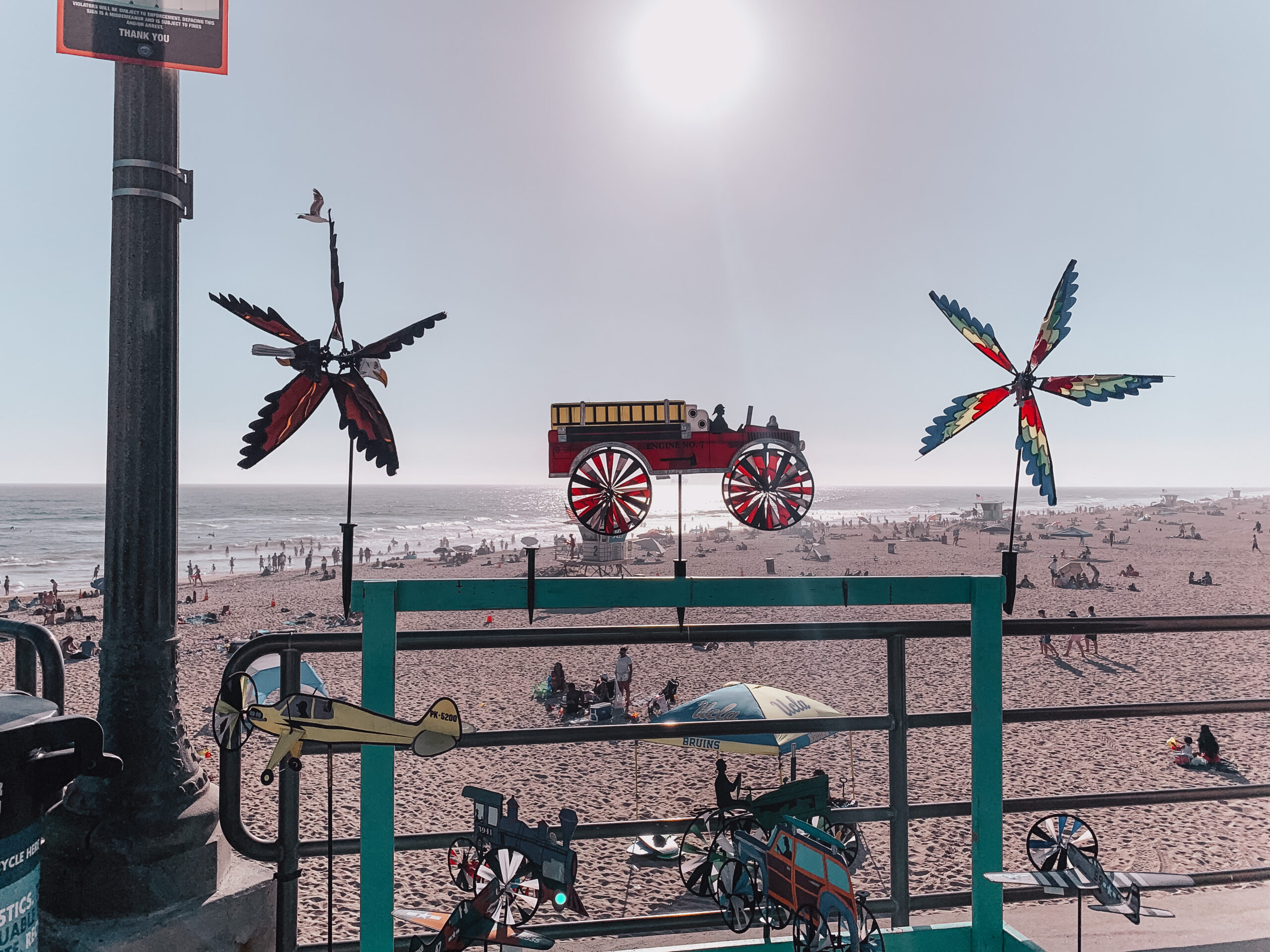 pslilyboutique-on-instagram-huntington-beach-travel-yard-pinwheel-decor-IMG_1098