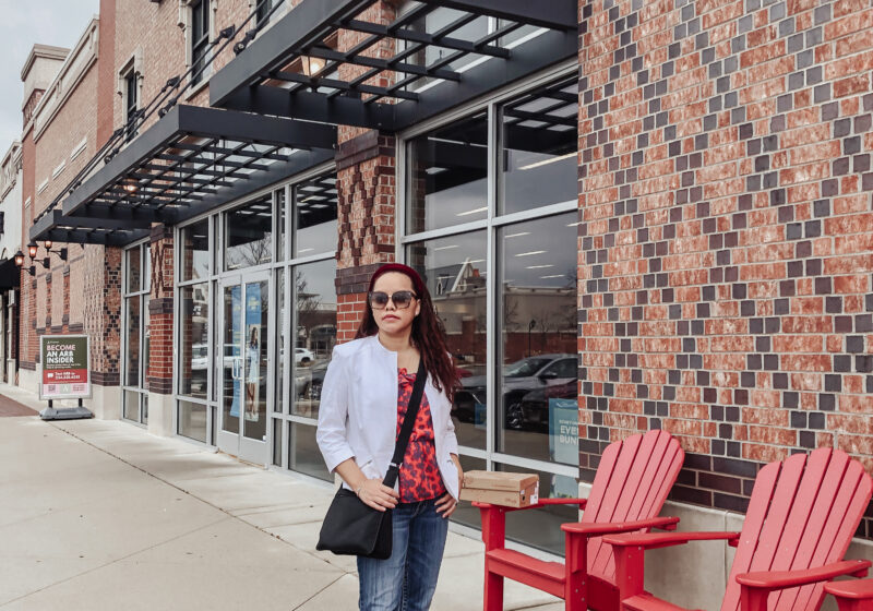 pslilyboutique-on-instagram-silver-jeans-suki-jeans-spring-summer-2024-outfit-ideas-eli-tahari-sunglasses-boss-black-bag-luxury-fashion-IMG_3855