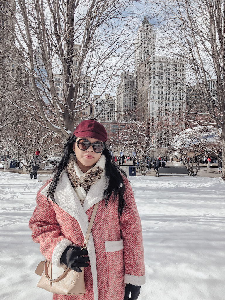 white-brow-beige-fuzzy-scarf-gucci-round-brown-sunglasses-IMG_5572