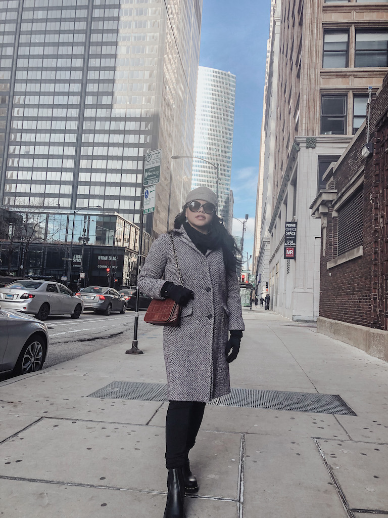 gucci-round-sunglasses-black-dr-martens-chelsea-boots-runway-fashion-sears-tower-chicago-black-gloves-IMG_5005