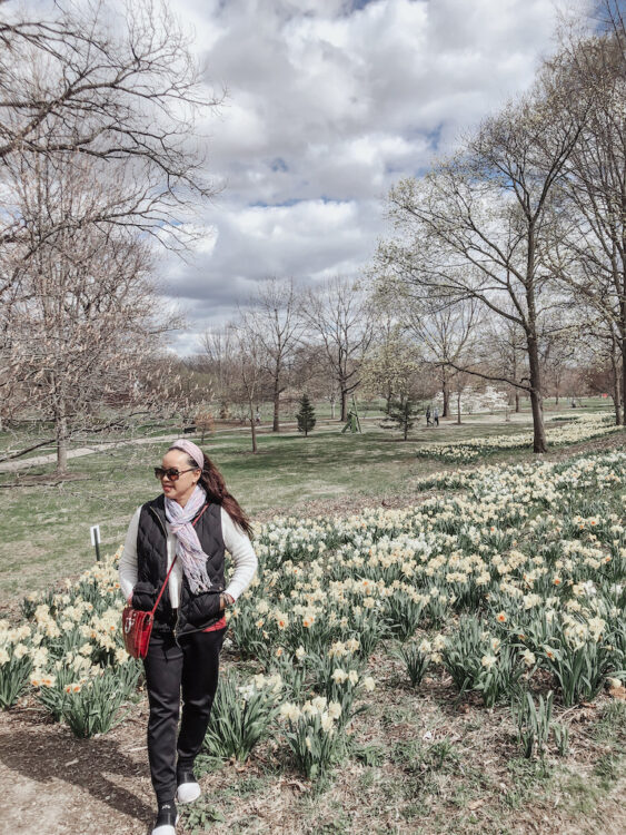 pslilyboutique-on-instagram-pinterest-black-white-apl-bliss-sneakers-chanel-sunglasses-jcrew-black-down-vest-white-lucky-brand-sweater-shop-my-look-spring-2025-outfit-ideas-IMG_6368