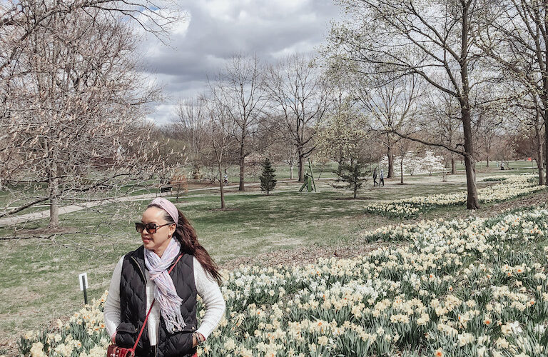 pslilyboutique-on-instagram-pinterest-black-white-apl-bliss-sneakers-chanel-sunglasses-jcrew-black-down-vest-white-lucky-brand-sweater-shop-my-look-spring-2025-outfit-ideas-IMG_6368