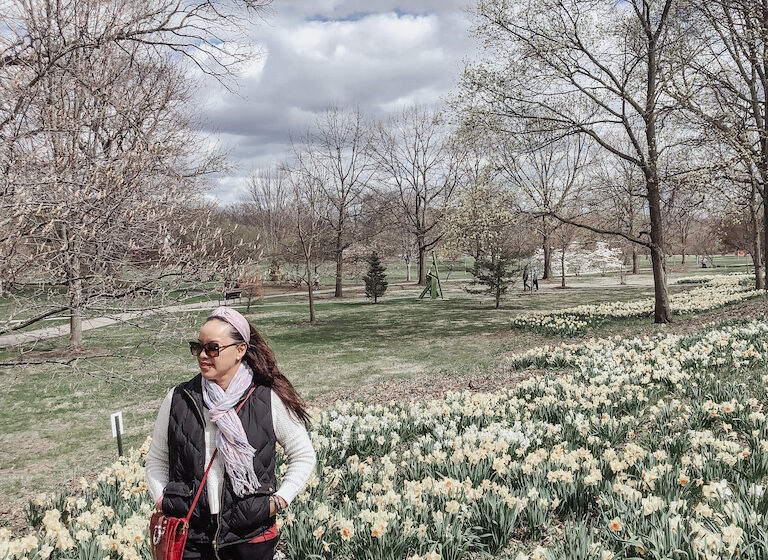 pslilyboutique-on-instagram-pinterest-black-white-apl-bliss-sneakers-chanel-sunglasses-jcrew-black-down-vest-white-lucky-brand-sweater-shop-my-look-spring-2025-outfit-ideas-IMG_6368