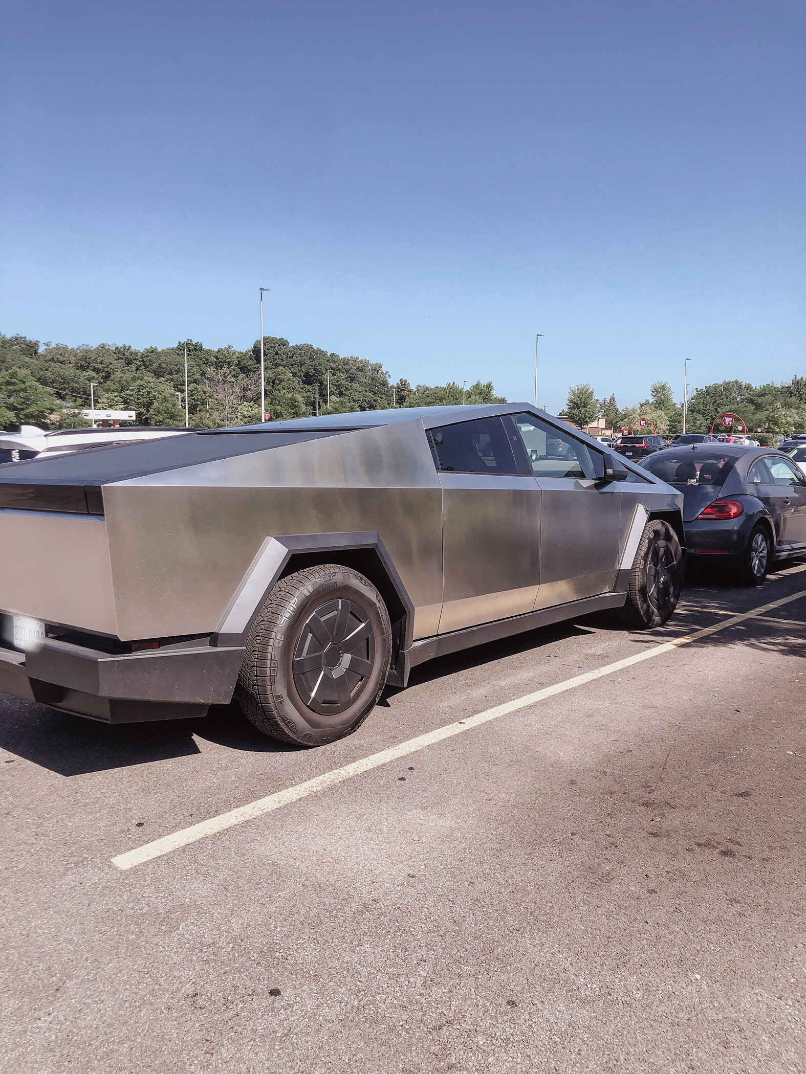 silver-tesla-cyber-truck-IMG_3130